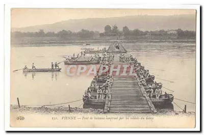 Vienne — Pont de bateaux construit par les soldats du Génie — Éditeur E.P.D. n° 257