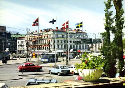 Göteborg. Drottningtorget — vue urbaine avec drapeaux scandinaves — éditeur John & Wiklander, n° 275