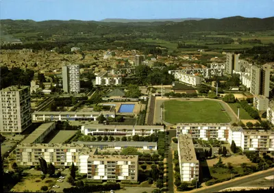 Bagnols-sur-Cèze — Vista aérea da cidade e do complexo esportivo — Éditions 'SL' Villeurbane