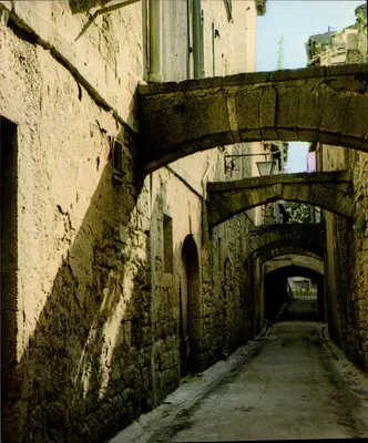 Sommieres (Gard) — Uma velha rua — Edições 'SL' Villeurbanne