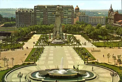 Madrid - Plaza de España — Monumento a Cervantes, éditeur Distribuidor V. Martínez