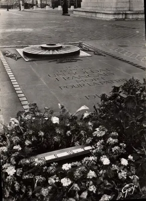 Grób Nieznanego Żołnierza — Arc de Triomphe — Paryż — Wydawca GUY