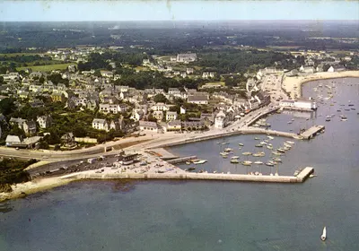 Bilhete postal semimoderno Bilhete postal semimoderno — Vista geral do porto de La Trinite Sur Mer