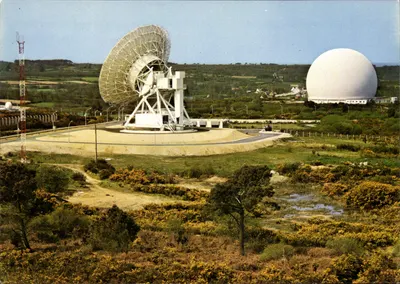 Pleumeur-Bodou — O Centro de Telecomunicações por Satélites — editor Brezagne