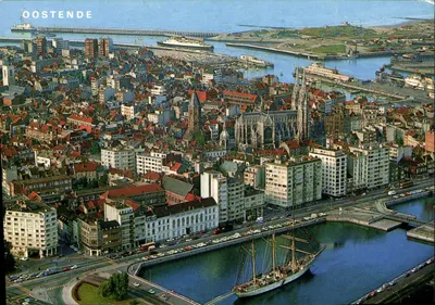 Oostende — vue aérienne — éditeur A. Van MiegheM, n° 81