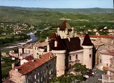 Aubenas-en-Vivarais — O Castelo Feudal e a Vale do Ardèche — Edições L. Cellaard