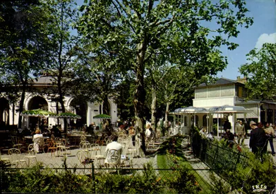 CPSM Vichy Allier Reine des Villas d'Eaux La Source de l'hopital