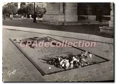 Paris - Sous l'Arc de Triomphe de l'Étoile — le tombeau du Soldat inconnu — Édition GREFF, Paris