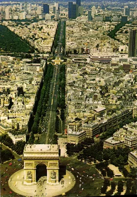 Paris - L'Arc de Triomphe — Perspective aérienne vers la Défense — Éditions E.C., Paris