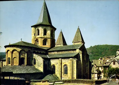 Conques-en-Rouergue — As absidas (séculos XI e XII) — Éditions Actuelles Jean-Jaurès, Paris