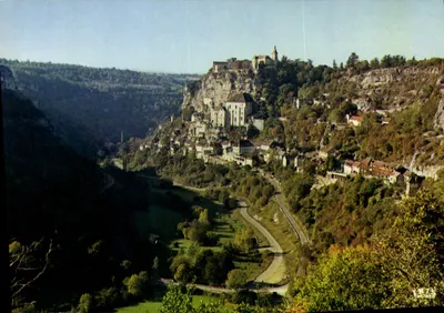 Rocamadour (Lot) — Lieu de pèlerinage, vue d'ensemble avec les sanctuaires et le château — Edition Mexichrome