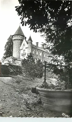Castelo de Busset — Allier — editor Combier Imp. Macon