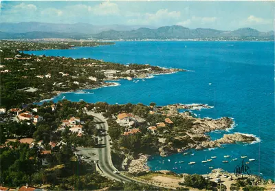 Les Issambres (Var) — A Vista do Village Provençal — Edições MAR