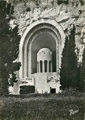 Półnowoczesna pocztówka Les Bords de la Riviera Nice Monument aux Morts