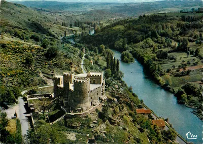 Bilhete postal semimoderno Valle da Sioule (Allier) Castelo Feudal de Chouvigny (XIIIe) Antigo feudo da Família Lafa