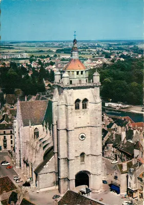 Dole (Jura) — La Basilique du XVIe siècle — Éditions de l'Est