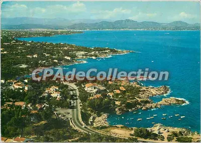 Les Issambres (Var) — O Village Provençal — Les Éditions MAR