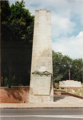 Monumento aos Mortos da Resistência na Sologne — La Ferté-Saint-Aubin