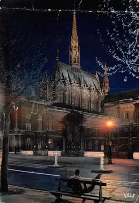 Paris - A Santa Capela iluminada — editor IRIS