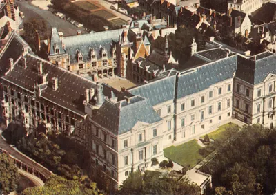 Castelo de Chambord — vista aérea — editor Caisse Nationale des Monuments Historiques