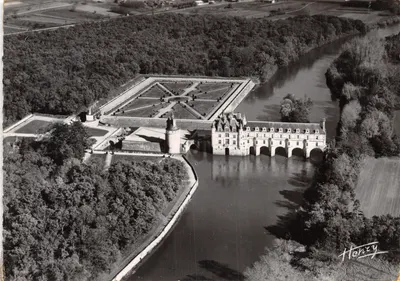Chenonceau — vista aérea do castelo e dos jardins — Éditions d'Art Henry, Tours