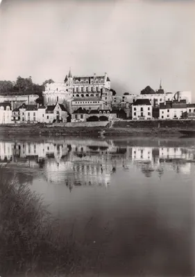 Amboise (Indre-et-Loire) — O Castelo (século XV) — Facha sobre a Loire — Serv. Commercial Monuments Historiques, Paris