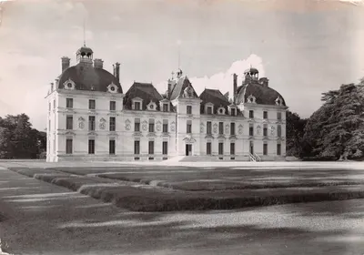 Cheverny (Loir-et-Cher) — O Castelo — Serv. Commercial Monuments Historiques, Av. Alexandre-III, Paris