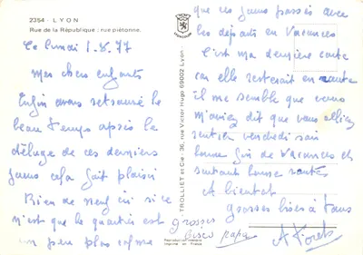 Rue de la République — Lyon — widok ulicy pieszej z tarasem kawiarni i kinem Athéna — Rewers