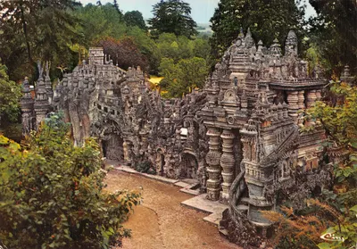 Haüterives (Drôme) — O Palácio Ideal — obra do carteiro Cheval (1836-1924)