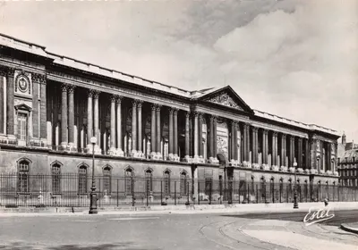 Palácio do Louvre — A Colunata de Claude Perrault — Editor Estel