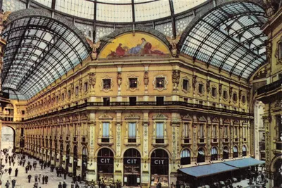Galleria Vittorio Emanuele II — interior decorado com mosaico e vitral — editor CIT