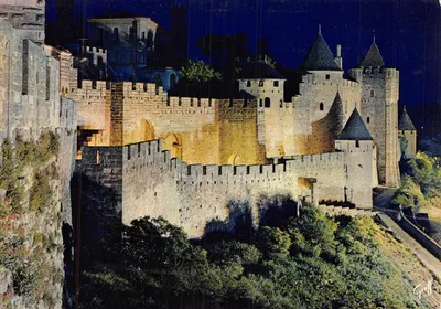 Carcassonne — Os muros e a porta principal do Aude — Éditions GREFF, Paris