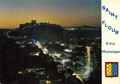 Saint-Flour — Vista noturna — Cidade Histórica — Edições Modernas & Teatros Integrais