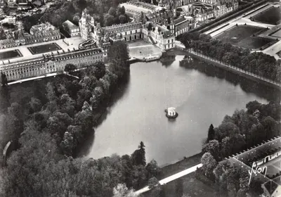 Fontainebleau — L'Étang aux Carpes e o Castelo — Yvon