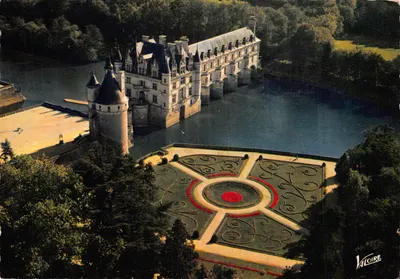 Chenonceaux — vista aérea do donjon (torre das Marques) e do castelo sobre o Cher — editor VALOIRE, n° 2.208