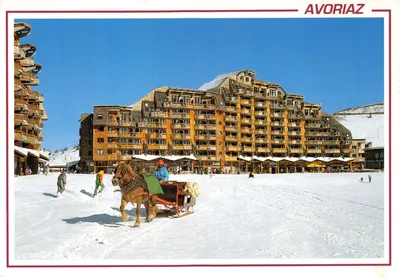 Avoriaz — estação de esqui com hotel de madeira — editor SECA 367
