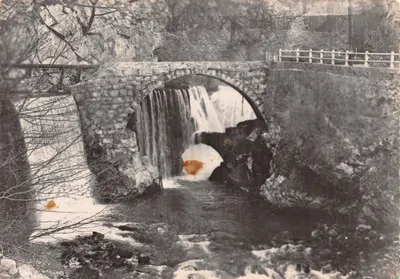 Os velhos pontes de Fourvoirie — nas Gorges do Guiers Mort — Edições J. CellaRD