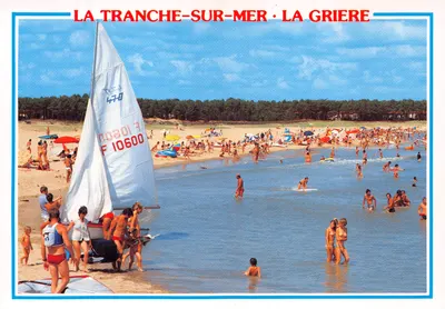 La Tranche-sur-Mer · La Grière — praia animada com vela de corrida F 10600