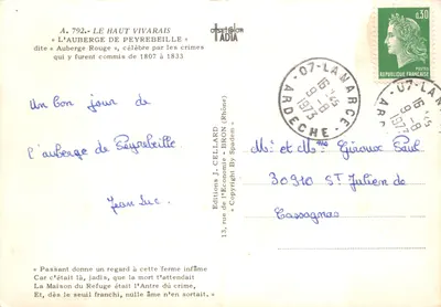 Auberge de Peyrebeille — edifício em pedra com inscrição « ICI LAUTHENTIQUE AUBERGE DE PEYREBEILLE » — Éditions J. CELLARD — Verso
