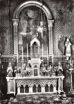 Paray-le-Monial — Maître-autel do santuário das aparições do Sagrado Coração — Edição V.P.