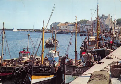 Saint Vaast la Hougue — Os Quais, os Cordiers e o Porto — Cores Naturais
