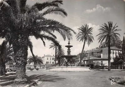 Hyères-les-Palmiers — Fontaine da Avenida Godillot — editor Ryner