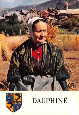 Mulher em traje tradicional — Dauphiné — editor LUMICAP