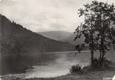 Lac de Longemer — vue du lac avec le Hohneck en arrière-plan — éditeur LA CIGOGNE