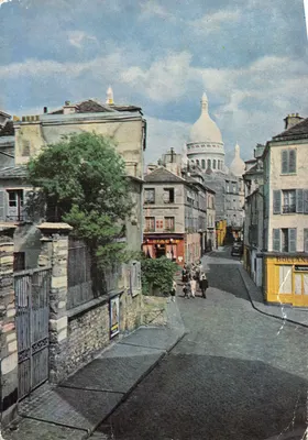 Montmartre — vista da Rue Norvins em direção ao Sacré-Cœur — editor PANORAMAS