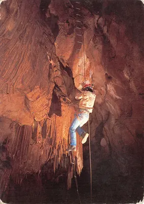 Descente aux enfers — scène de spéléologie en grotte — éditeur asphodèle, série CD-19