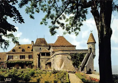 Castelo de Loubressac — mansão gótica dos séculos XV e XVIII — Éditions IRIS