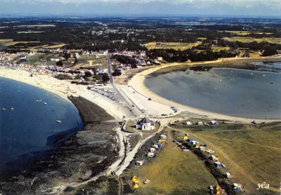 Penvins — vista aérea da praia e da capela — editor YCA