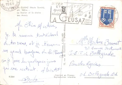La Clusaz (Alta Saboia) — vista invernal com edifício religioso e montanhas nevadas — editor: Edições J. Cellard — Verso