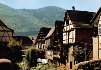 Les Remparts — village alsacien avec maisons à colombages — Éditions Drüssel
